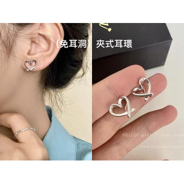 T112-（免耳洞）日常通勤百搭愛心耳夾 一對